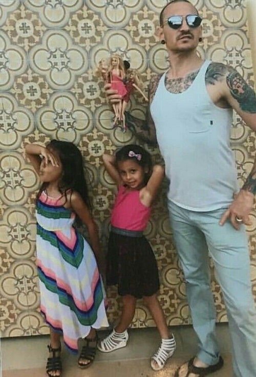 A picture of Late Chester Bennington with his twin daughters.